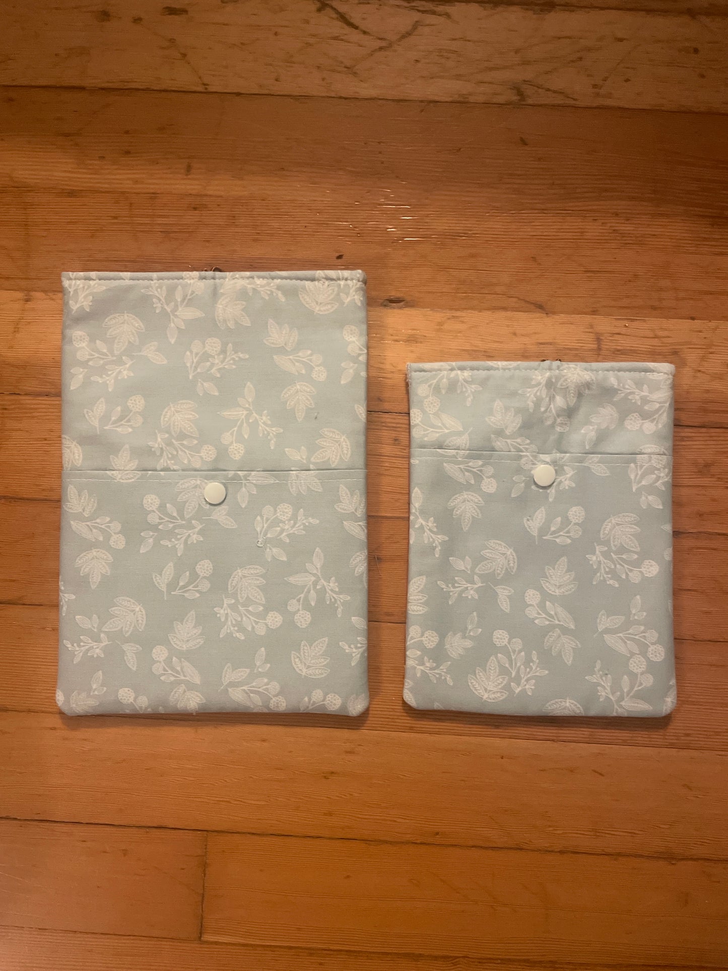 Book sleeve  with pocket - soft green