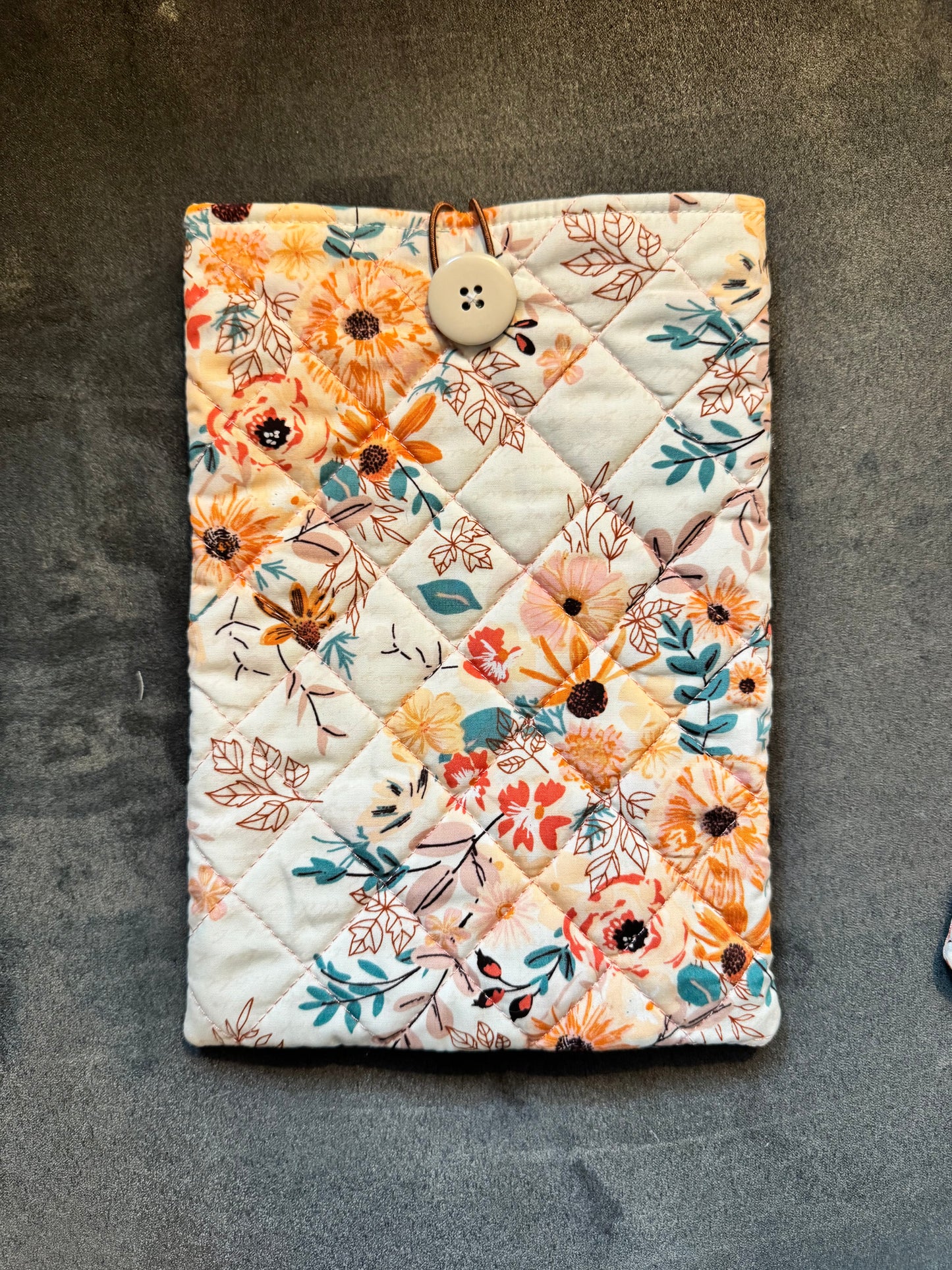 Book sleeve  quilted - Bookish collection