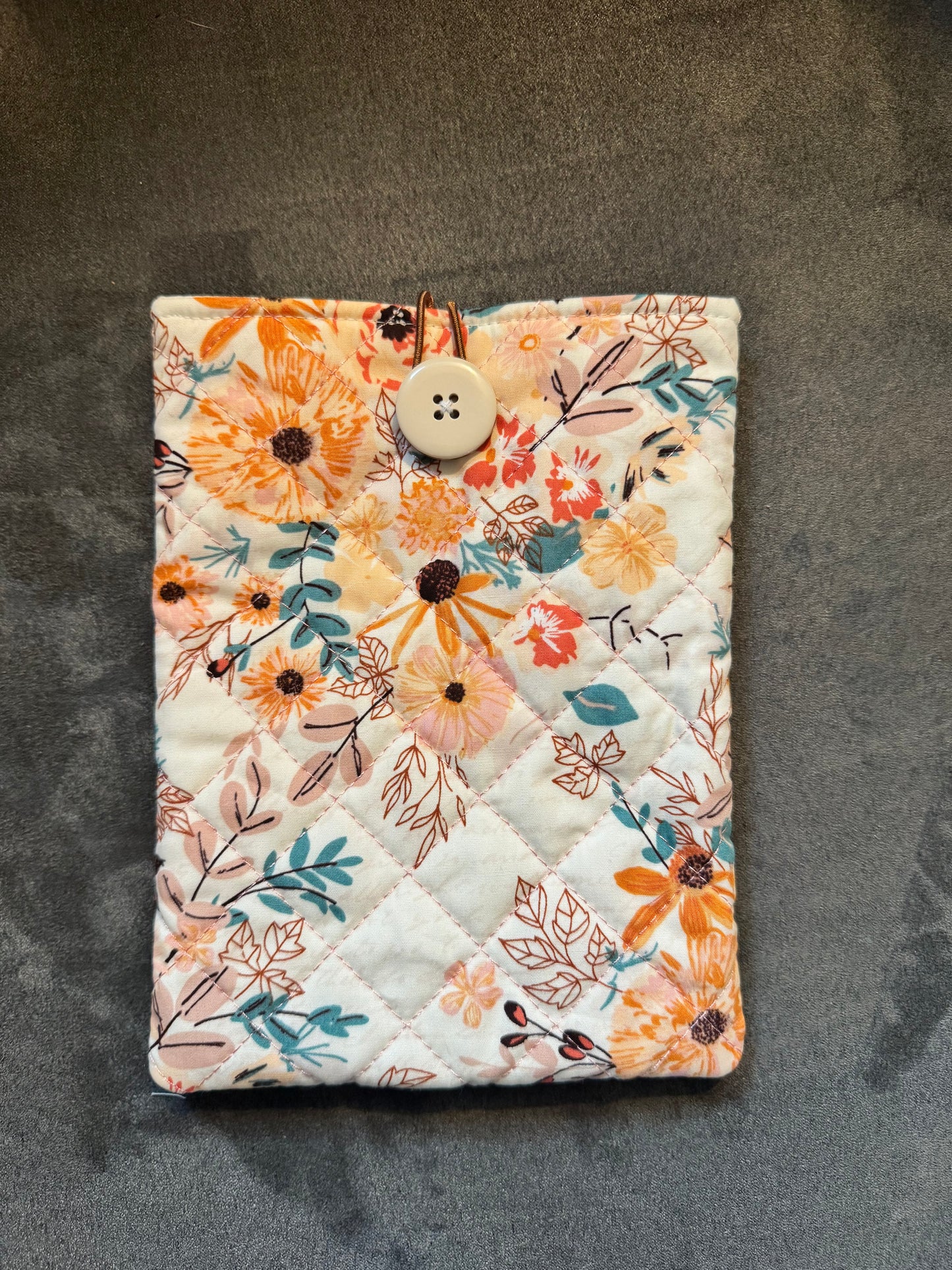 Book sleeve  quilted - Bookish collection
