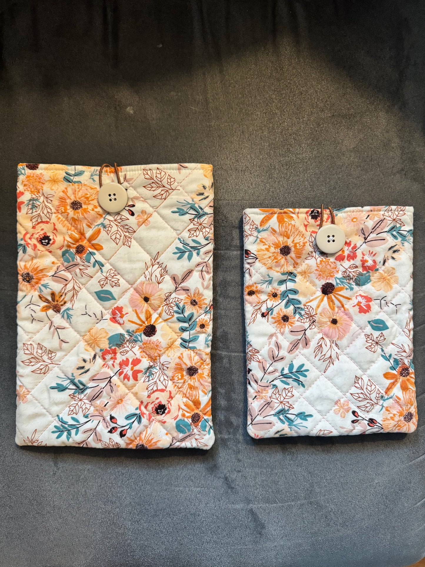 Book sleeve  quilted - Bookish collection