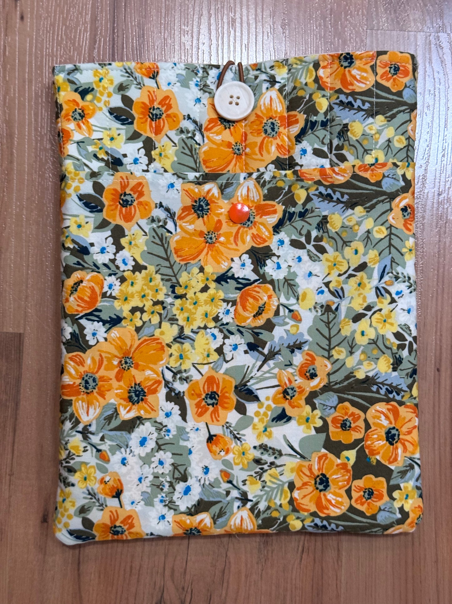 Large book sleeve - quilted with pocket