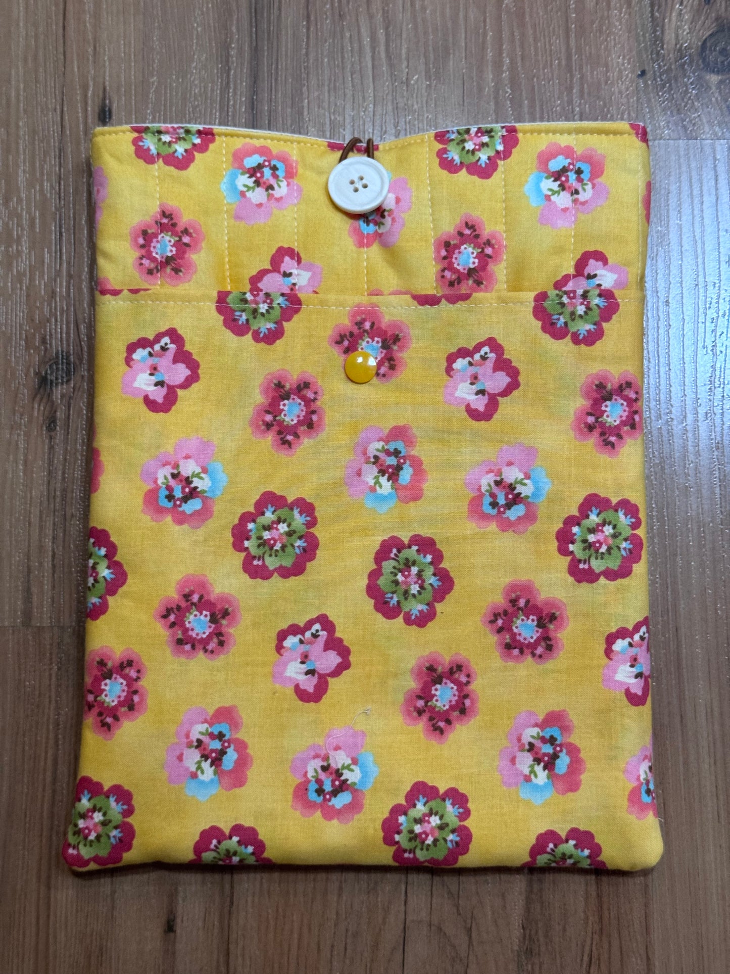 Large book sleeve - quilted with pocket