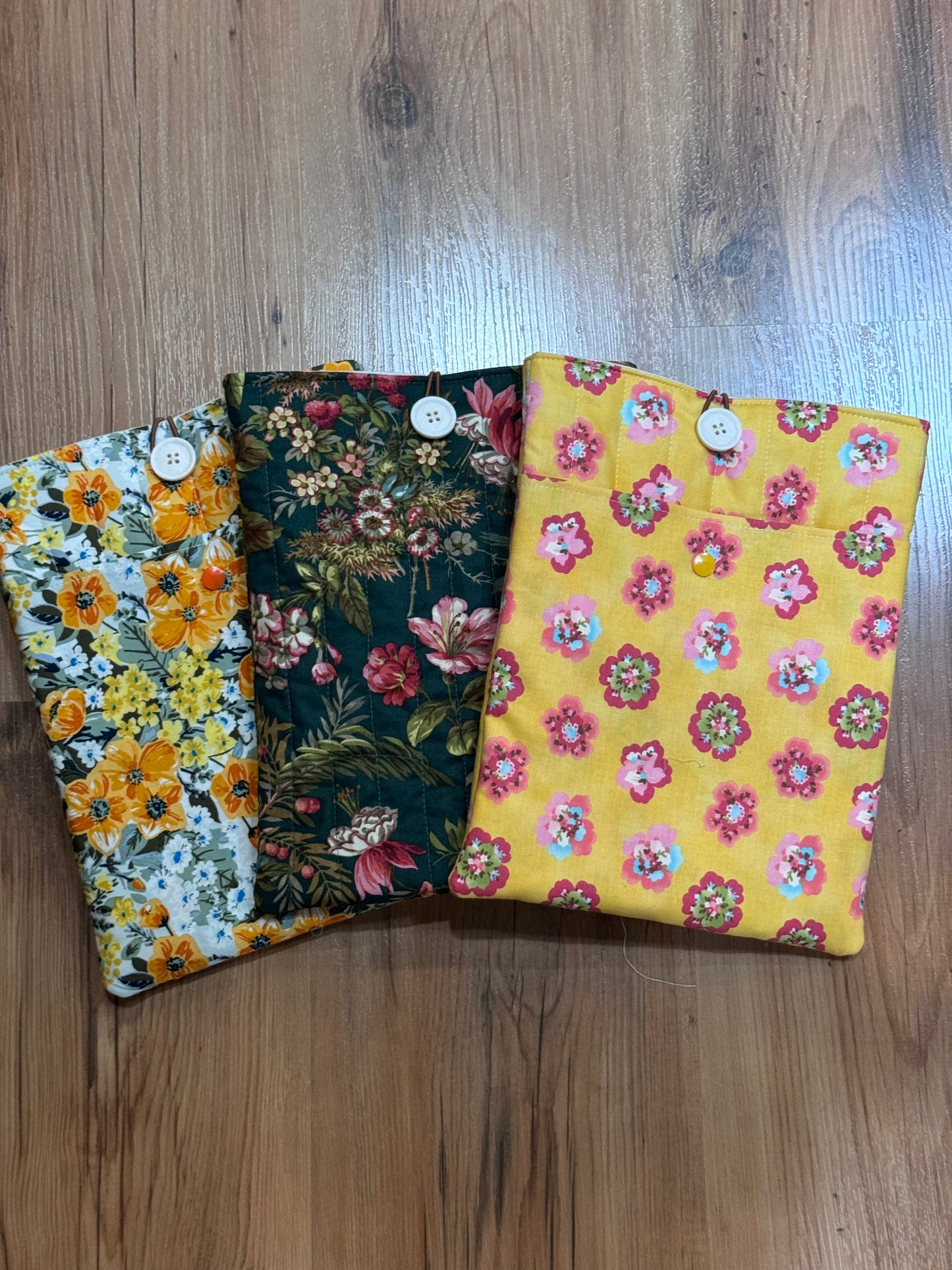 Large book sleeve - quilted with pocket